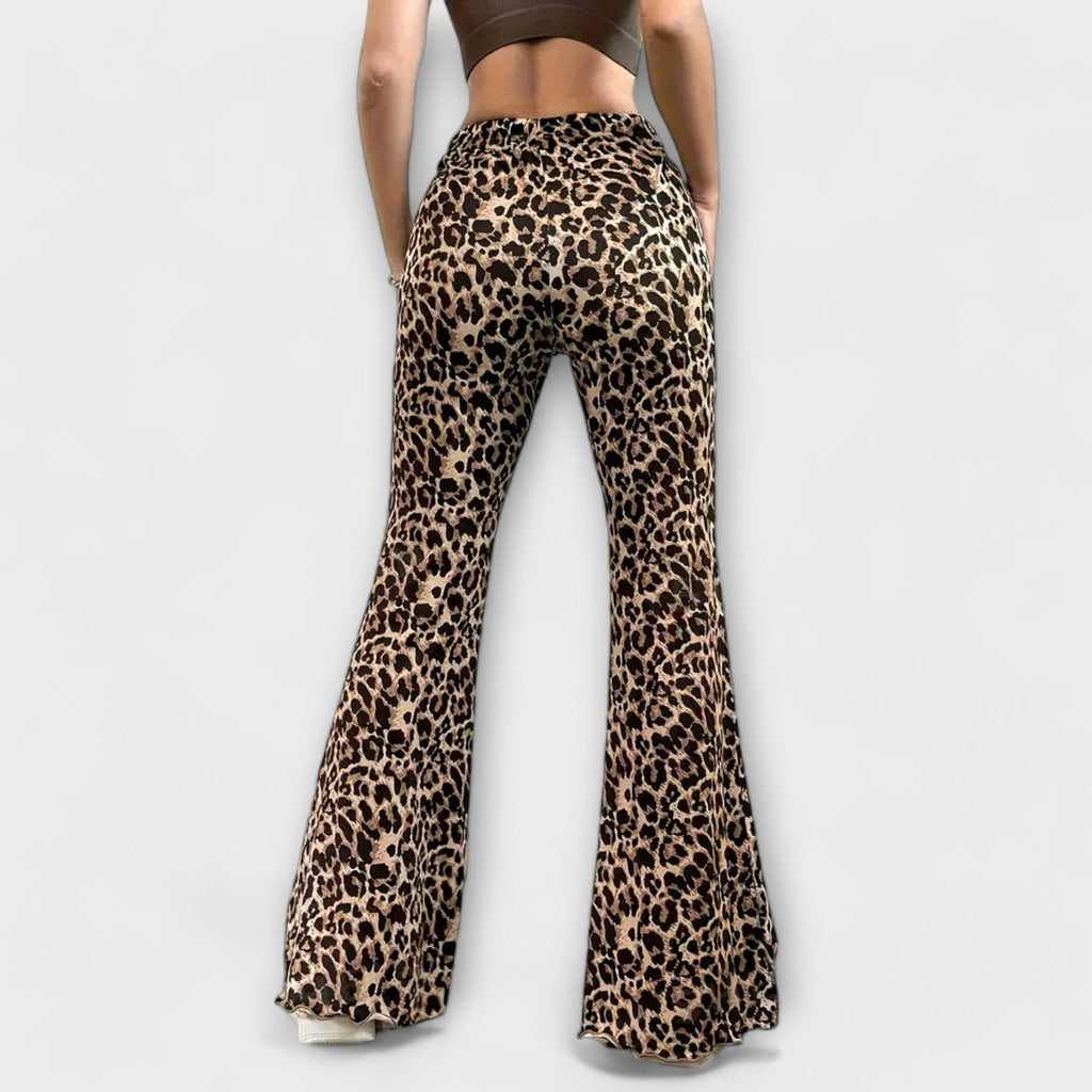 Natalia – Spodnie damskie bootcut w leopardzi wzór