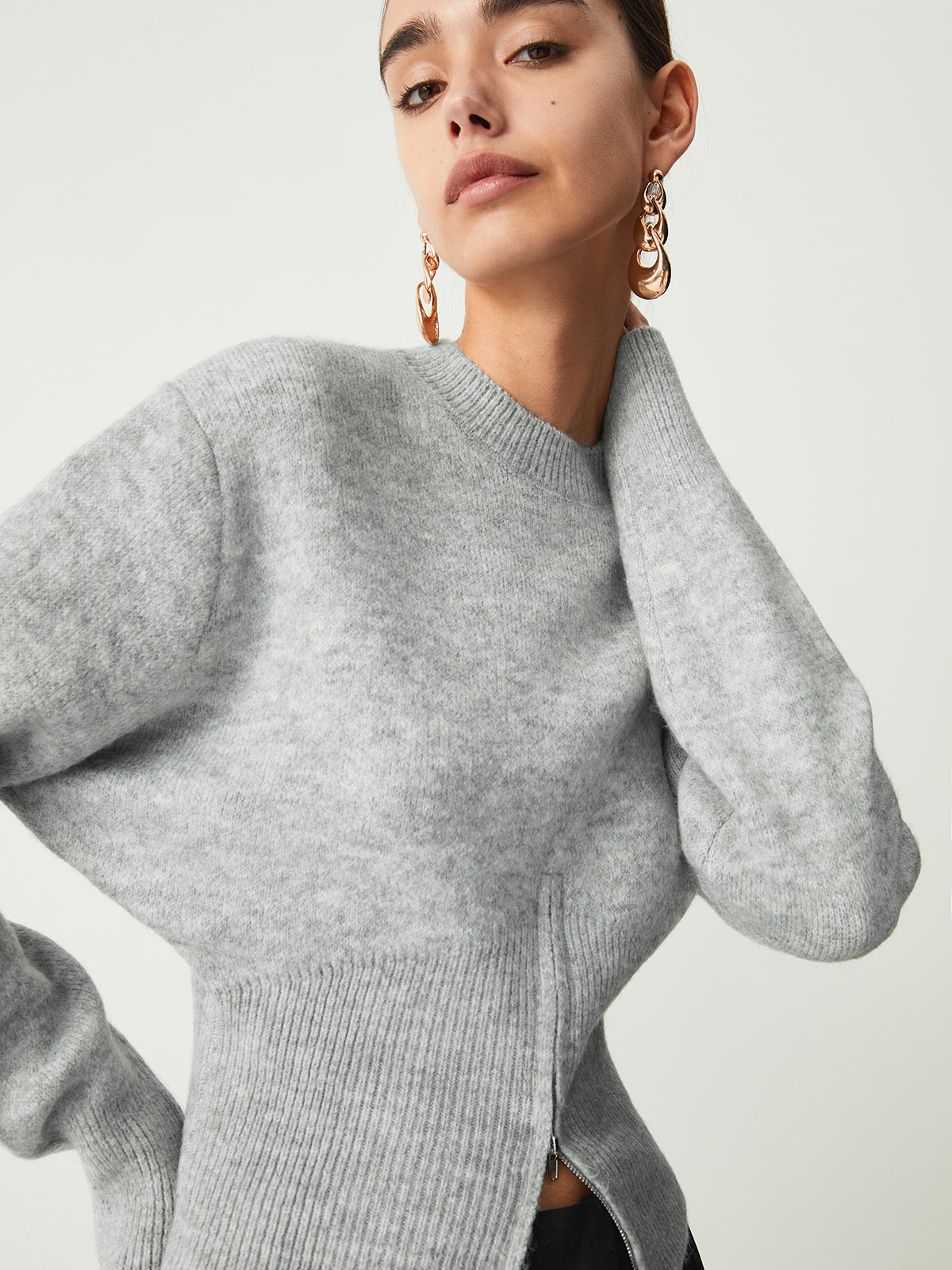 Sophia – Sweter damski z zamkiem i podkreśloną talią