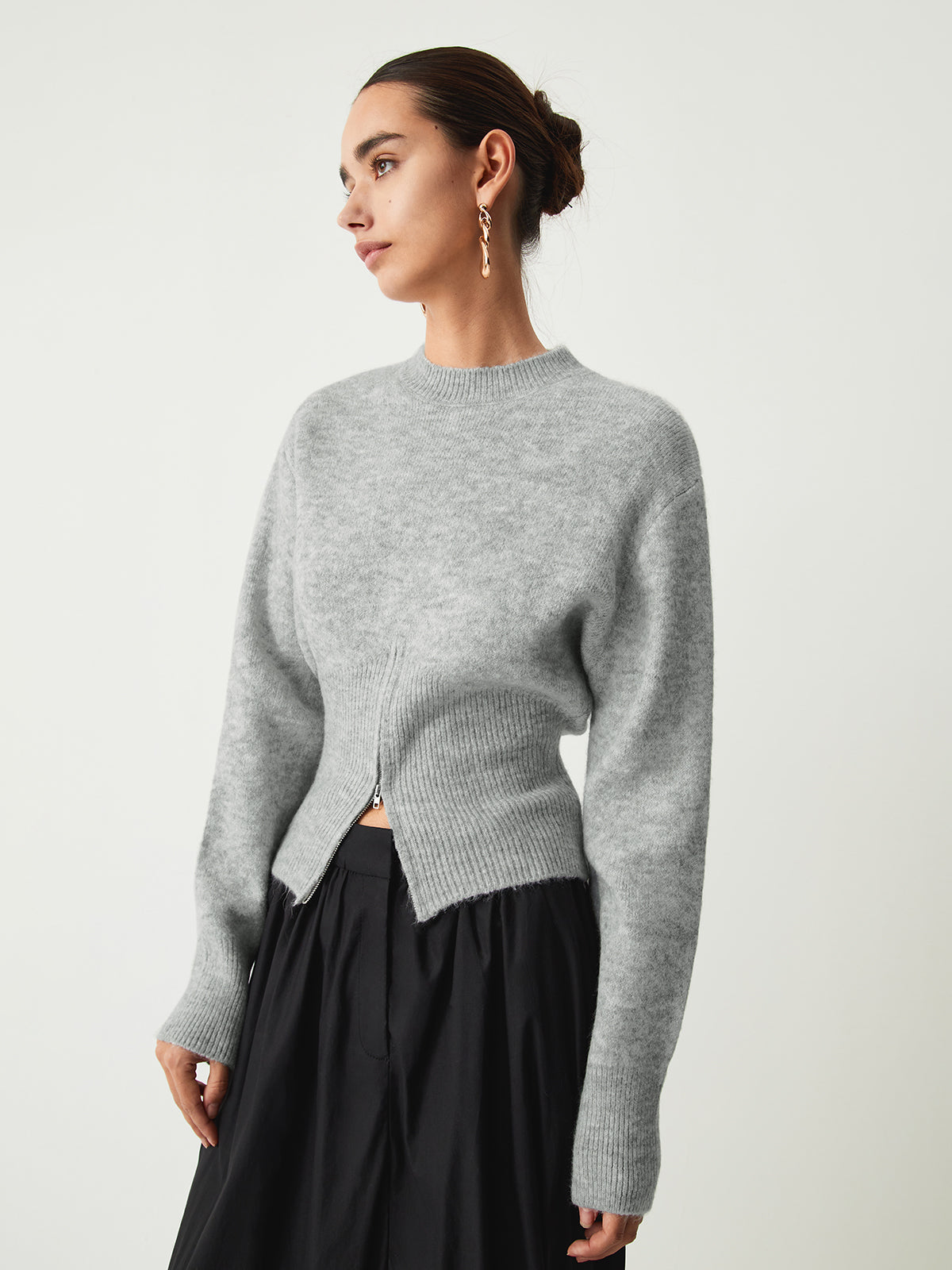 Sophia – Sweter damski z zamkiem i podkreśloną talią