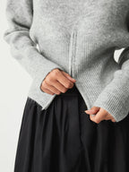 Sophia – Sweter damski z zamkiem i podkreśloną talią