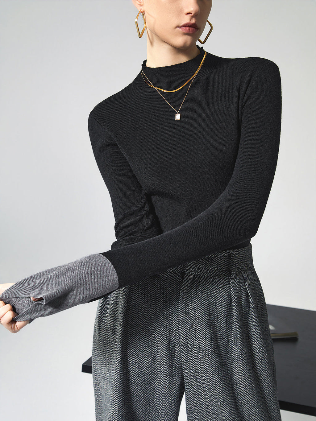 Sophia – Dopasowany sweter damski z kontrastowymi mankietami