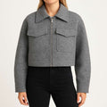 Chaqueta corta gris de mujer