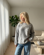 Sophie – Sweter damski z puszystym wykończeniem
