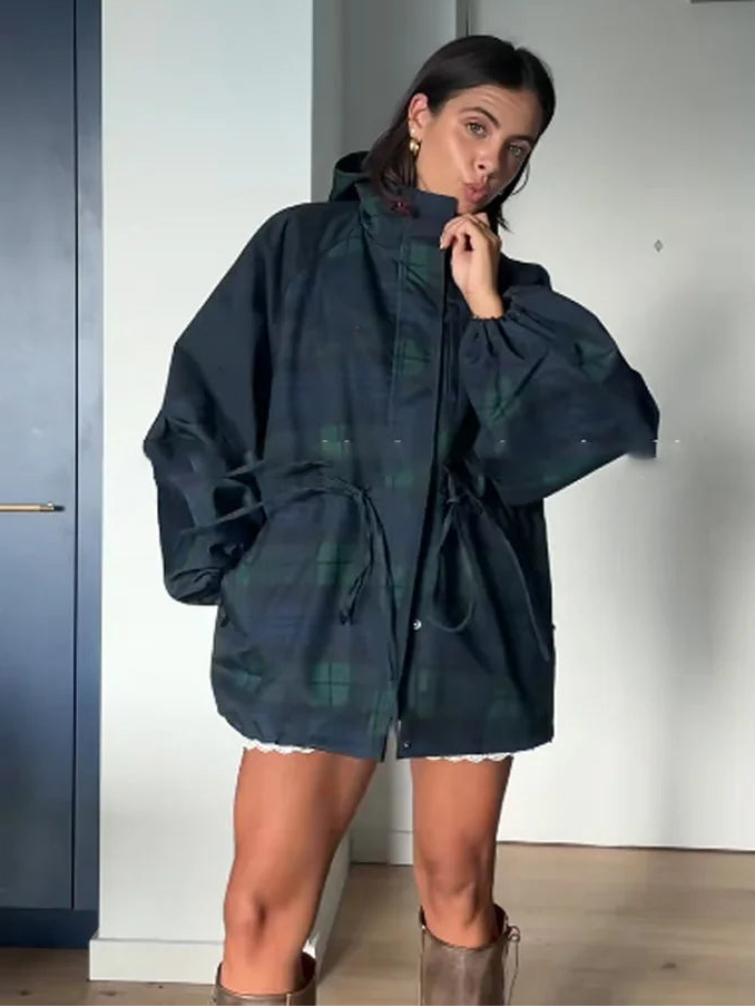 Nadia – Kurtka damska oversize w kratę z kapturem