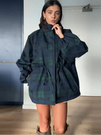 Nadia – Kurtka damska oversize w kratę z kapturem