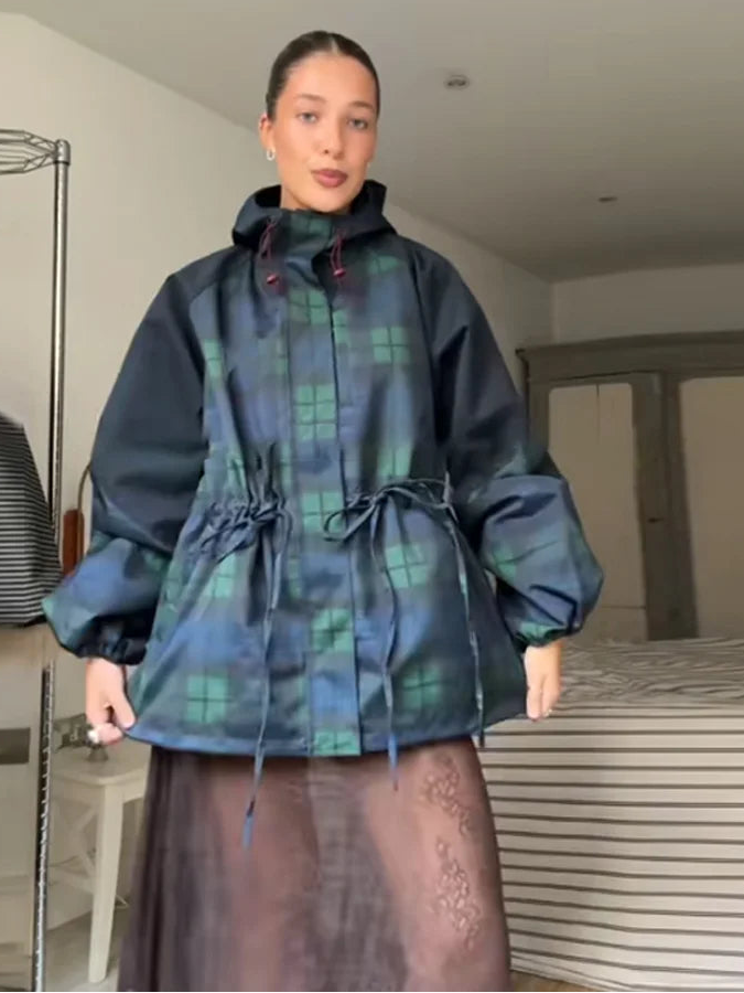Nadia – Kurtka damska oversize w kratę z kapturem