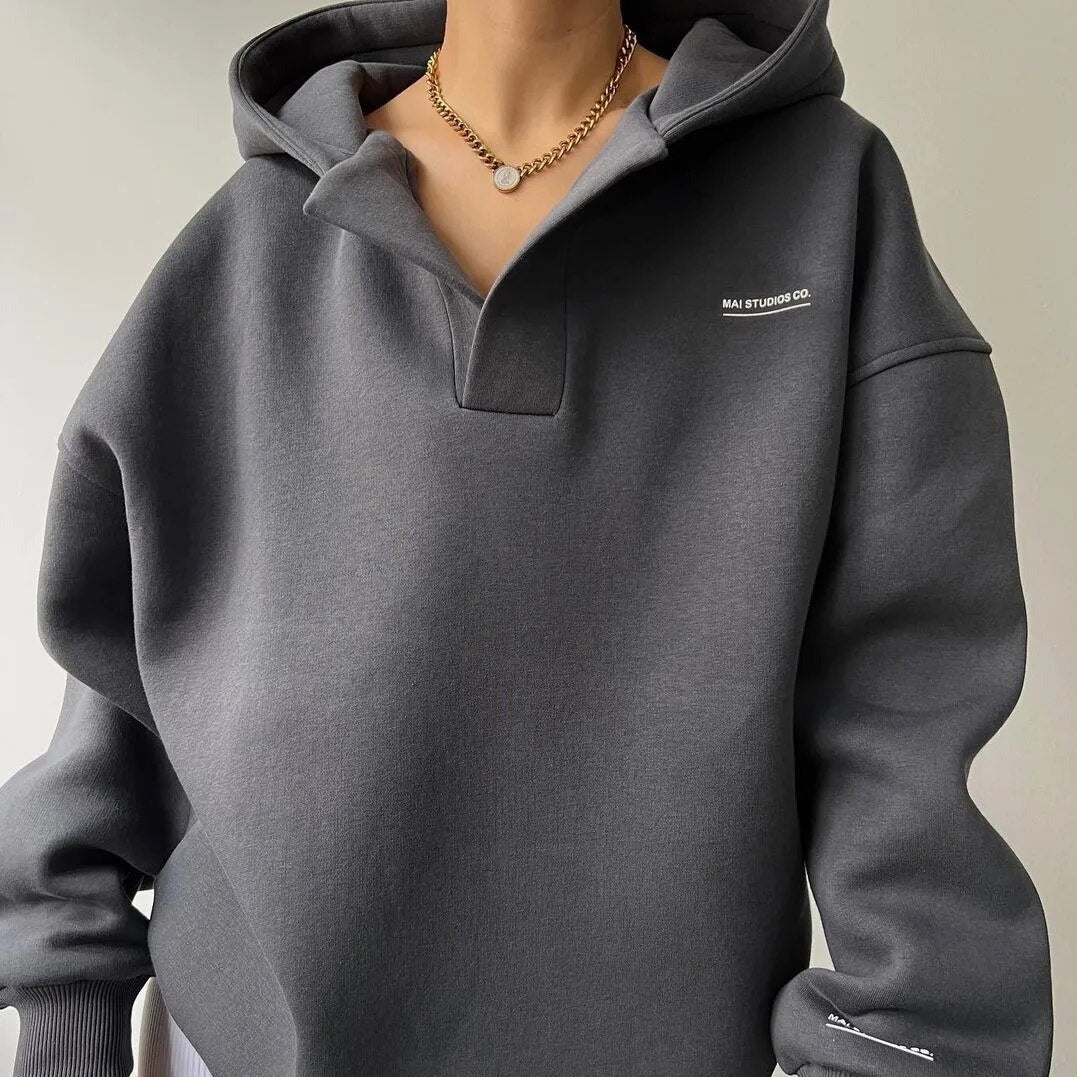 Livia – Bluza damska oversize z kapturem i dekoltem V