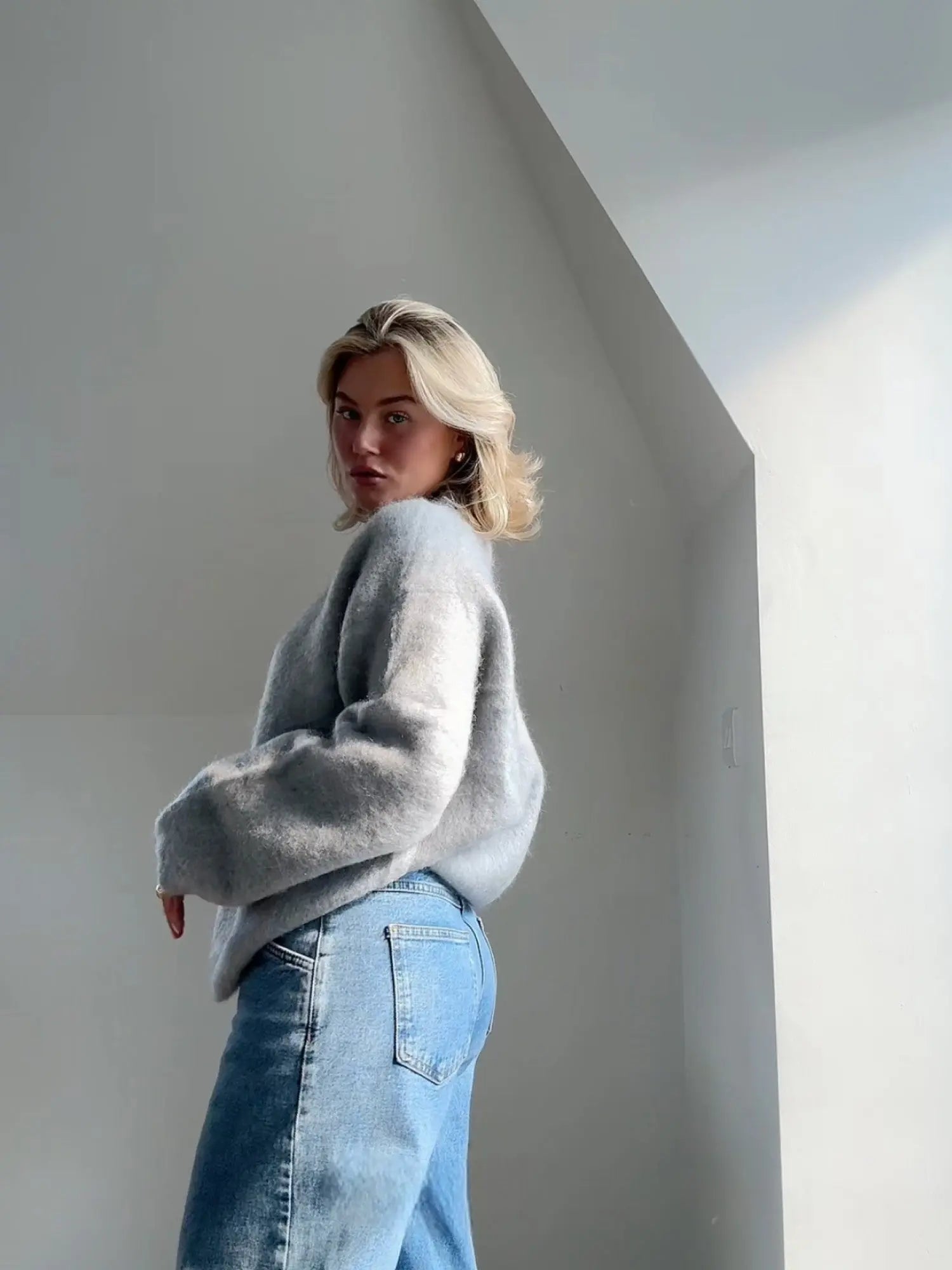 Sophie – Sweter damski z puszystym wykończeniem