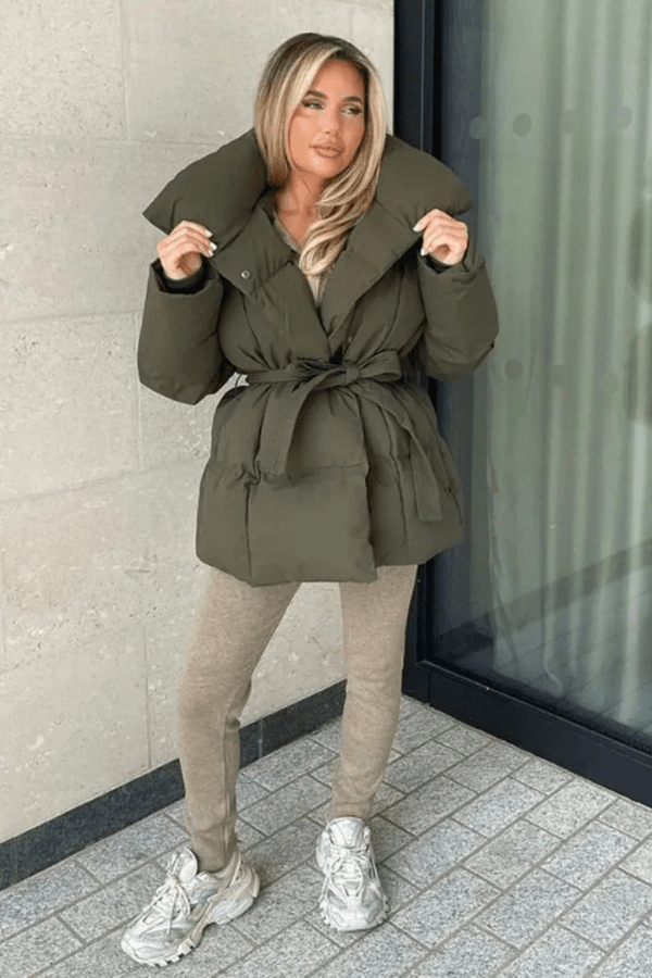 Amelia Elise – Pikowana kurtka damska z paskiem