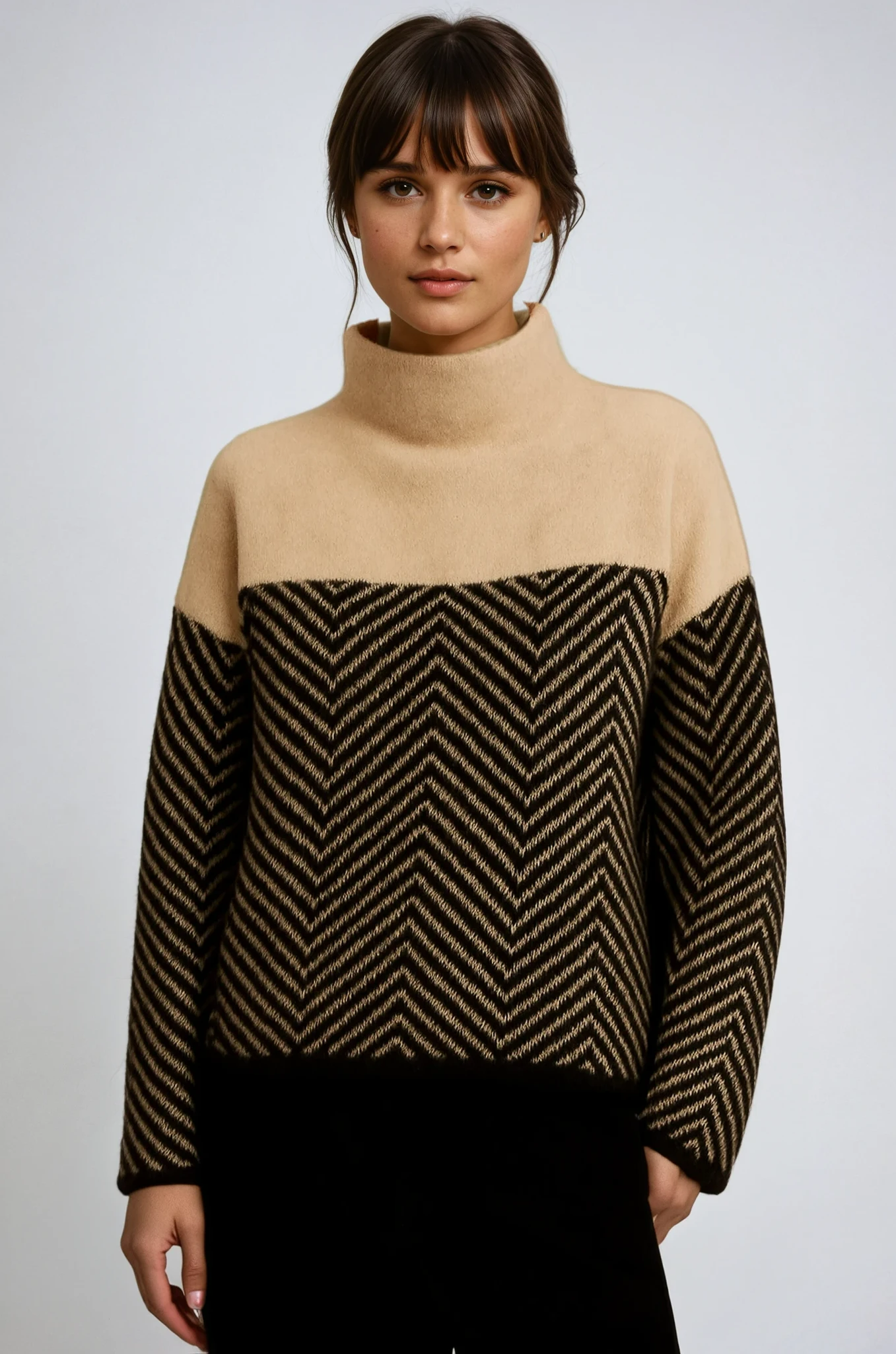 Eireann – Sweter damski z golfem i wzorem chevron