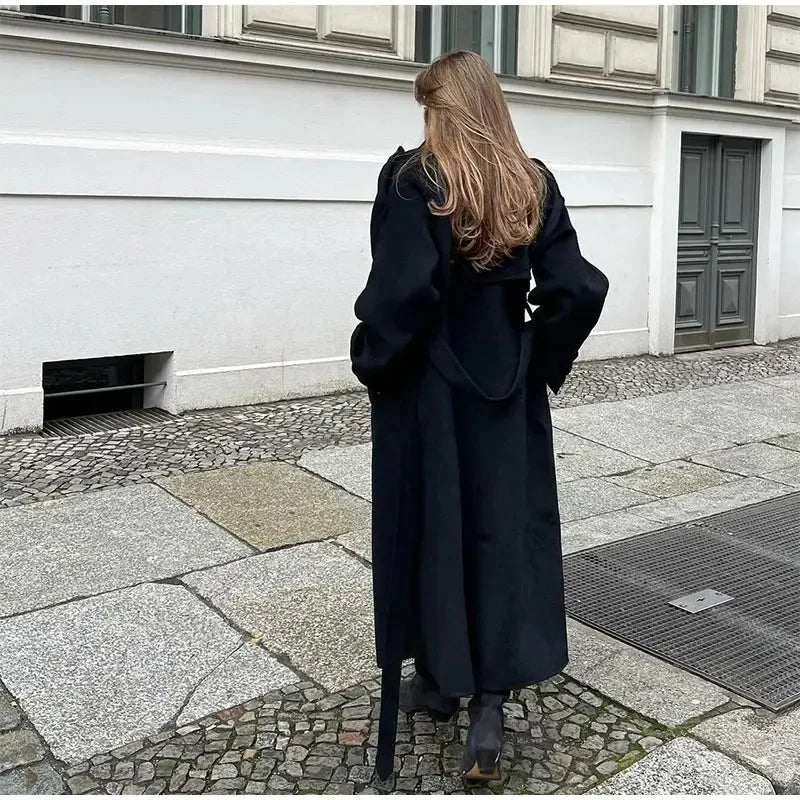 Alicja – Długi dwurzędowy płaszcz damski