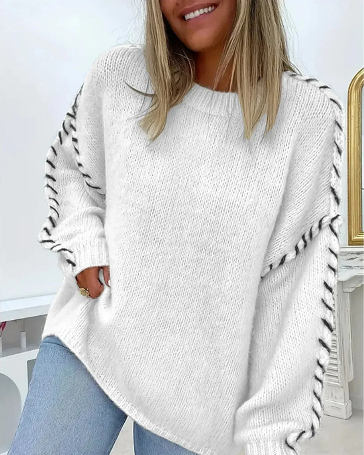 Puszysty sweter damski z okrągłym dekoltem