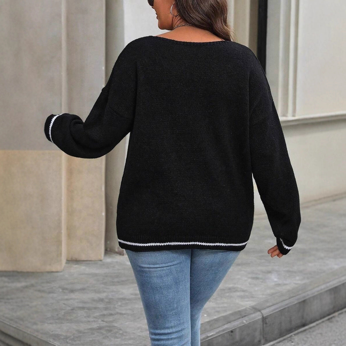 Sweter damski Halloween z dekoltem w serek