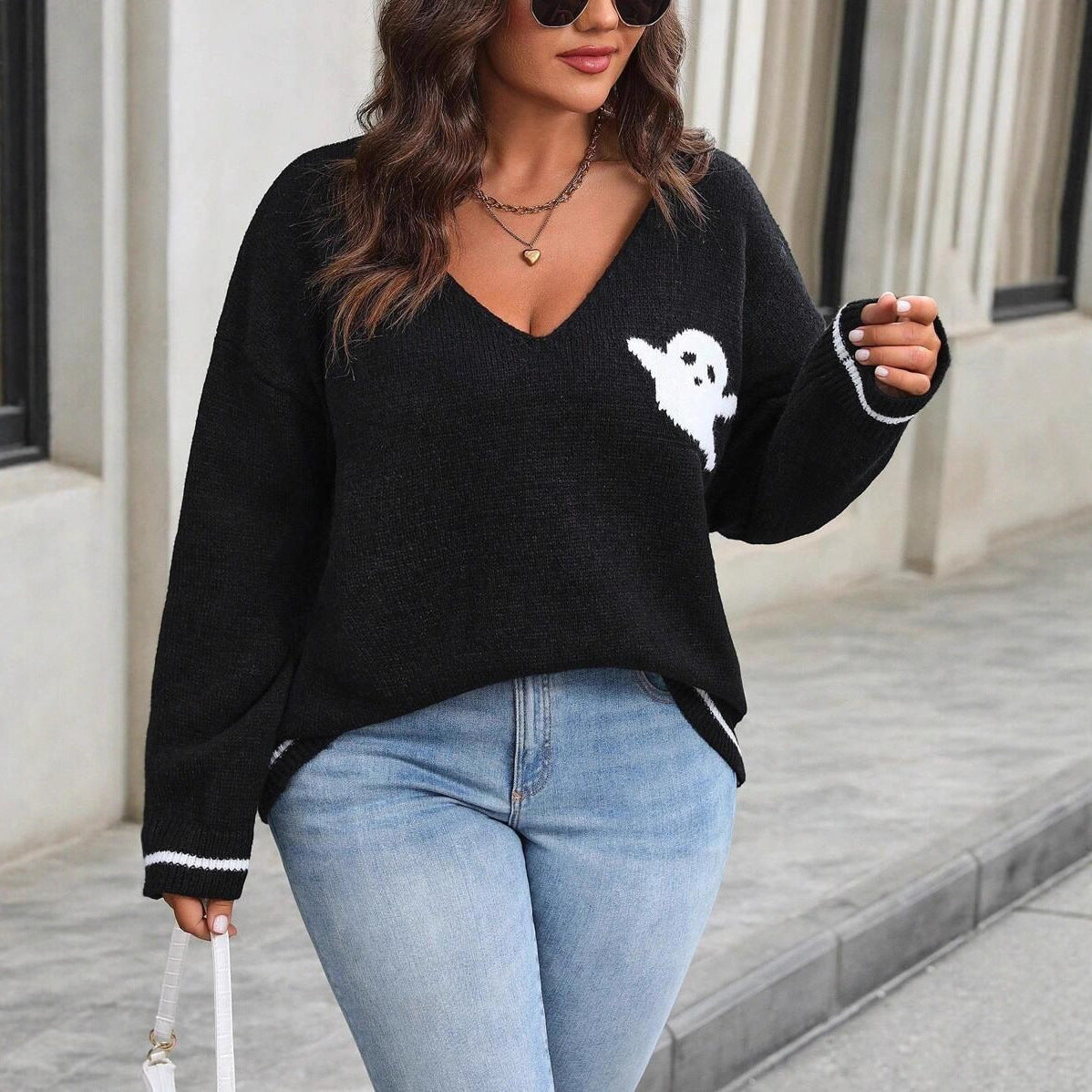 Sweter damski Halloween z dekoltem w serek