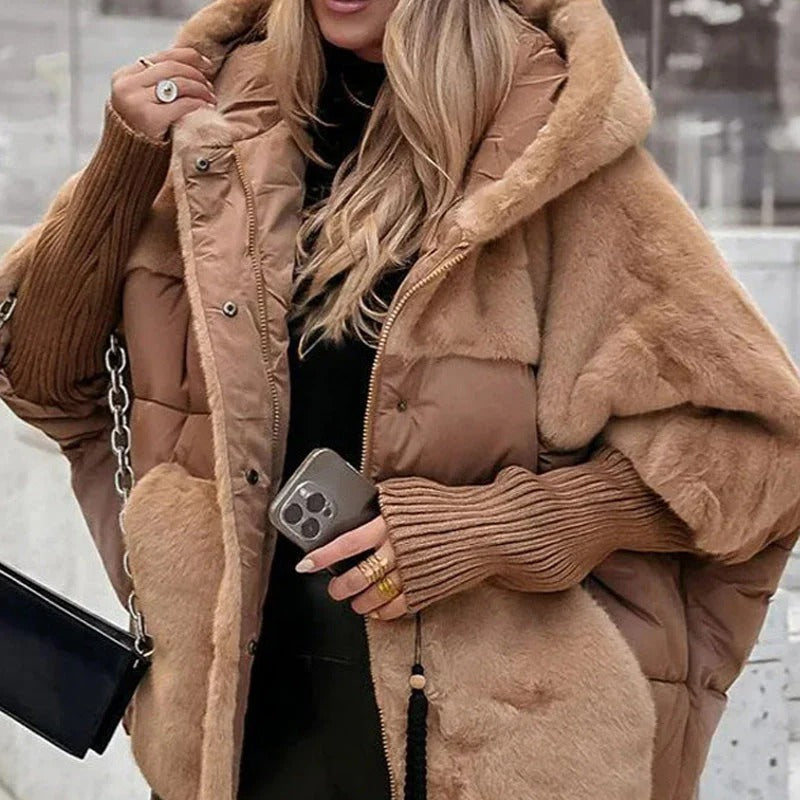 Dominika – Pikowany płaszcz damski z kapturem – zdjęcie produktu
